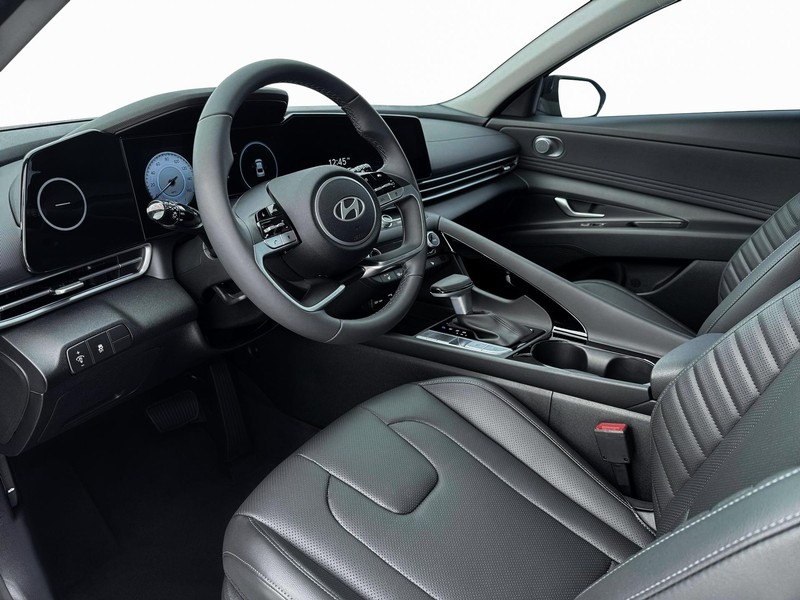 Hyundai Elantra Vehicle Full-screen Gallery Image 14