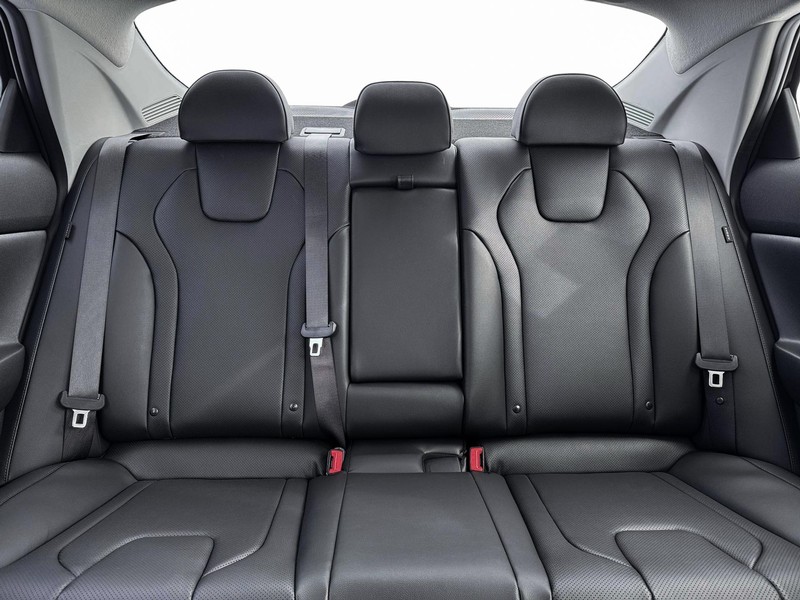 Hyundai Elantra Vehicle Full-screen Gallery Image 16