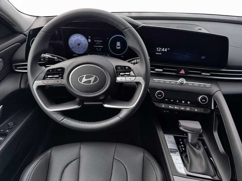 Hyundai Elantra Vehicle Full-screen Gallery Image 17