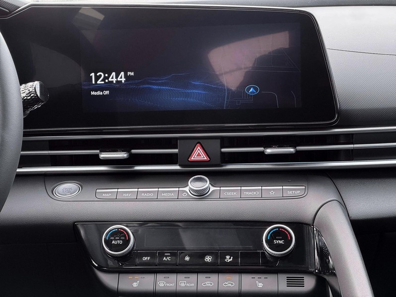 Hyundai Elantra Vehicle Full-screen Gallery Image 19