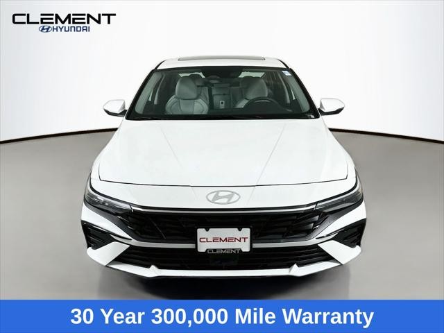 Hyundai Elantra Vehicle Full-screen Gallery Image 2