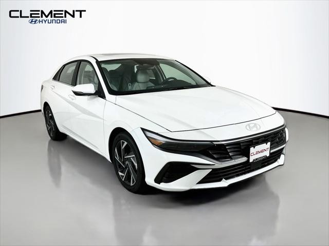 Hyundai Elantra Vehicle Full-screen Gallery Image 3