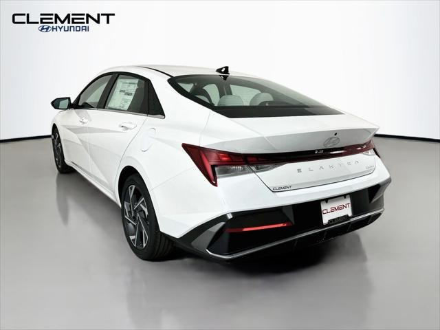 Hyundai Elantra Vehicle Full-screen Gallery Image 8