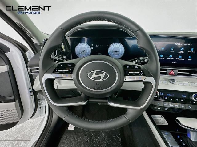 Hyundai Elantra Vehicle Full-screen Gallery Image 13