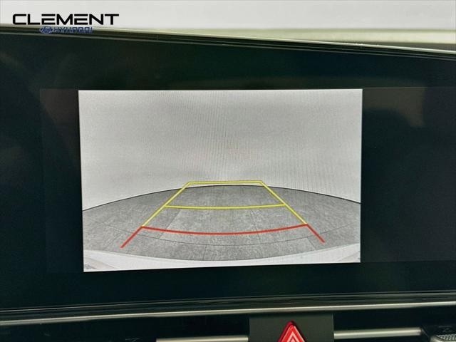 Hyundai Elantra Vehicle Full-screen Gallery Image 18