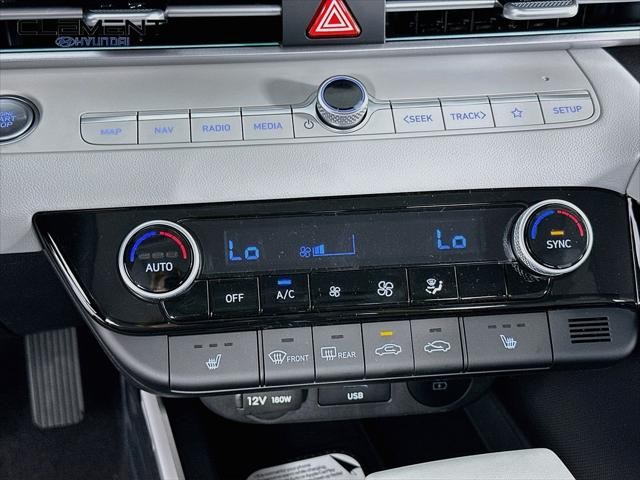 Hyundai Elantra Vehicle Full-screen Gallery Image 19