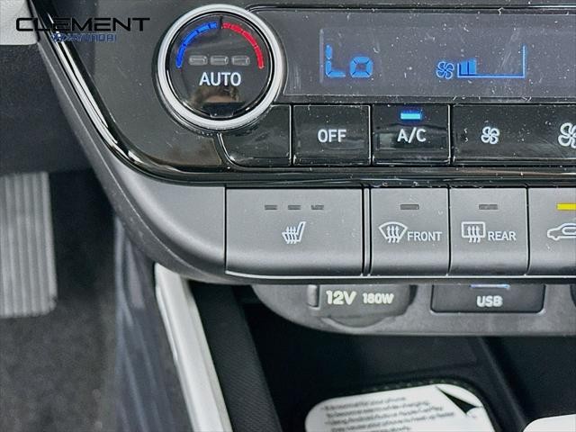 Hyundai Elantra Vehicle Full-screen Gallery Image 20