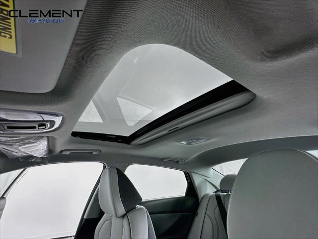 Hyundai Elantra Vehicle Full-screen Gallery Image 22