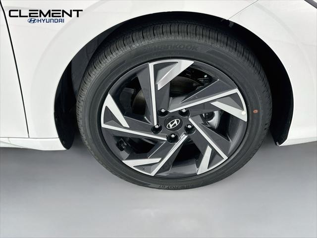 Hyundai Elantra Vehicle Full-screen Gallery Image 33