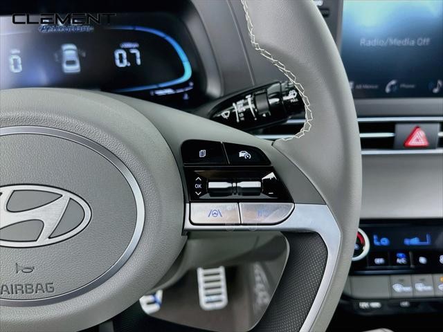 Hyundai Elantra Vehicle Full-screen Gallery Image 15