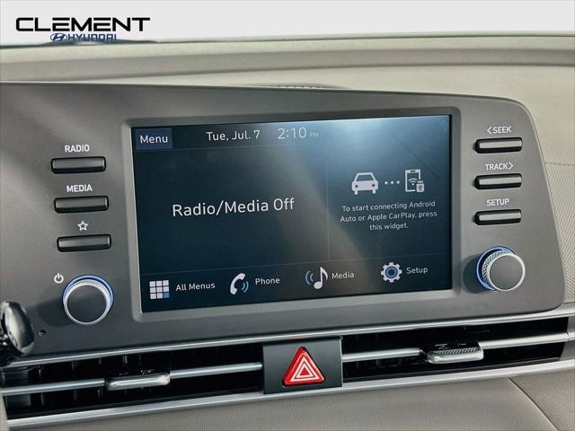 Hyundai Elantra Vehicle Full-screen Gallery Image 17