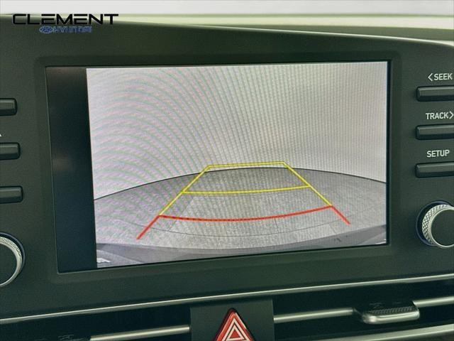 Hyundai Elantra Vehicle Full-screen Gallery Image 18