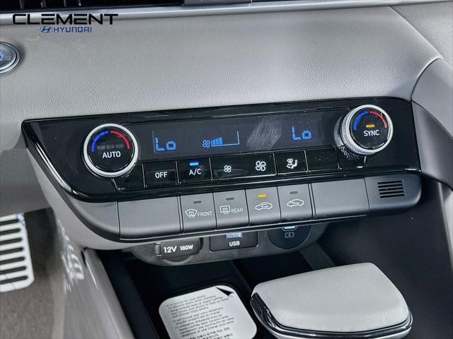 Hyundai Elantra Vehicle Full-screen Gallery Image 19