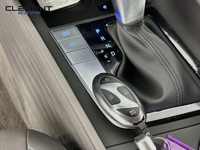 Hyundai Elantra Vehicle Full-screen Gallery Image 20