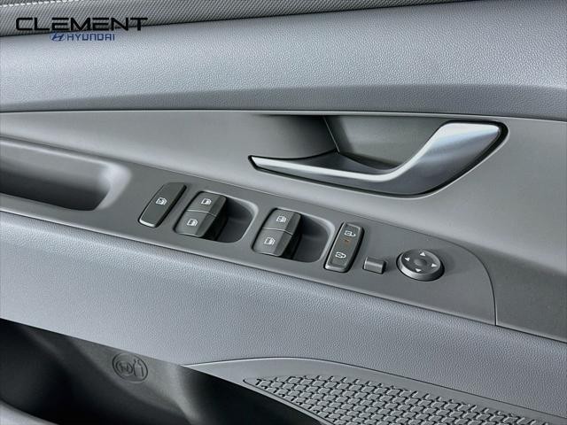Hyundai Elantra Vehicle Full-screen Gallery Image 21