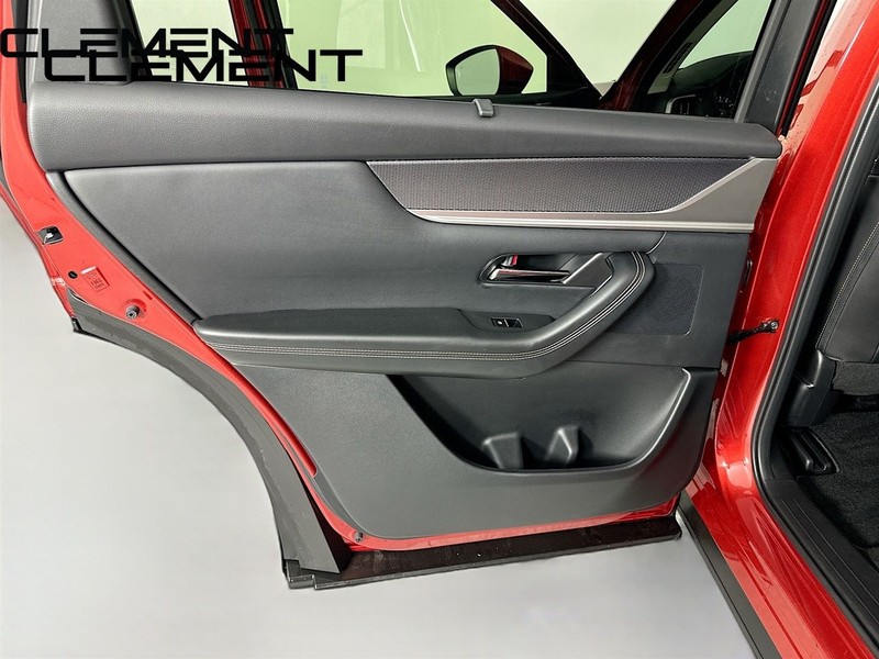 Mazda CX-90 Vehicle Full-screen Gallery Image 38