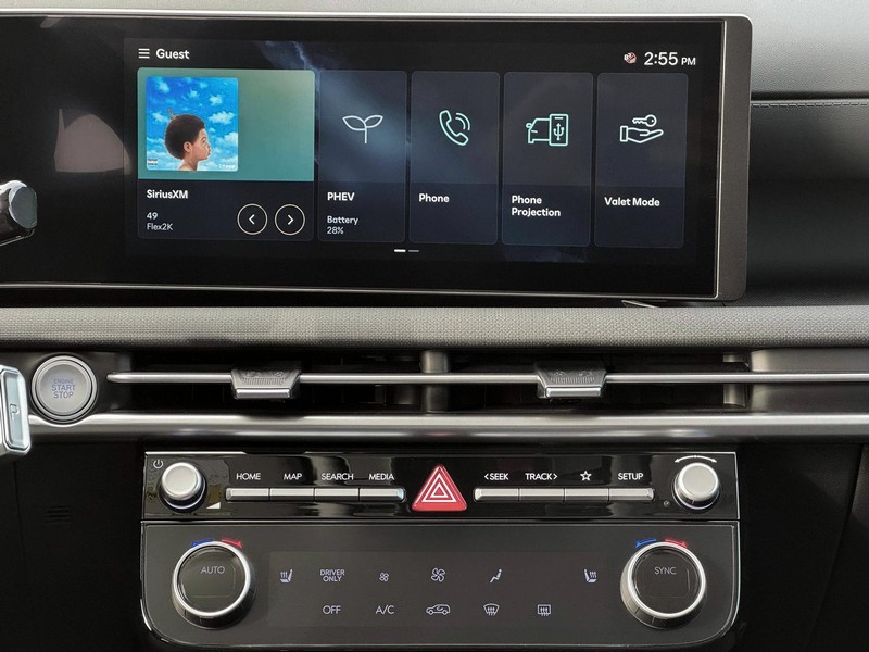 Hyundai Tucson Plug-In Hybrid Vehicle Full-screen Gallery Image 19