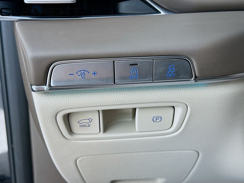 Genesis GV80 Vehicle Full-screen Gallery Image 13