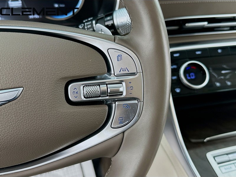 Genesis GV80 Vehicle Full-screen Gallery Image 17