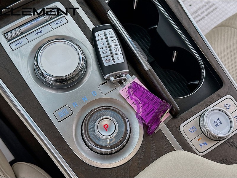 Genesis GV80 Vehicle Full-screen Gallery Image 24