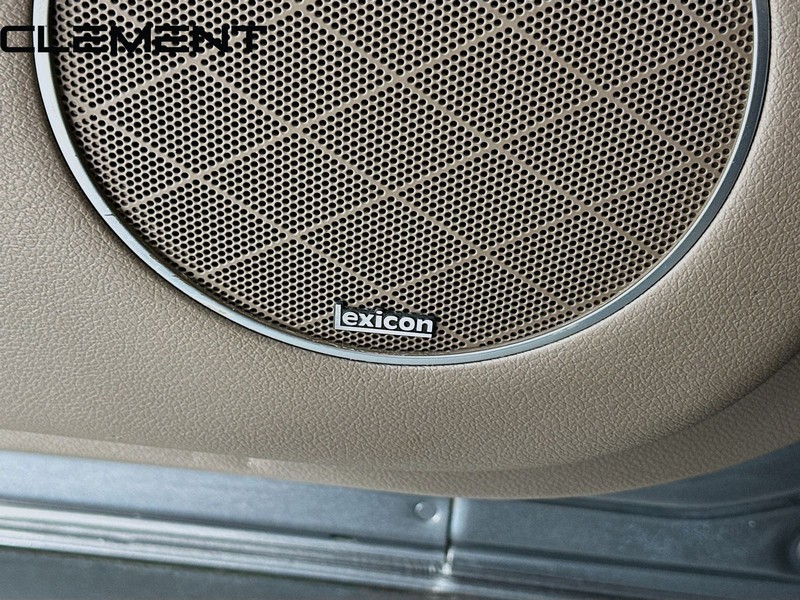 Genesis GV80 Vehicle Full-screen Gallery Image 27