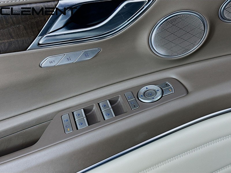 Genesis GV80 Vehicle Full-screen Gallery Image 28