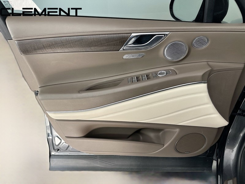 Genesis GV80 Vehicle Full-screen Gallery Image 29