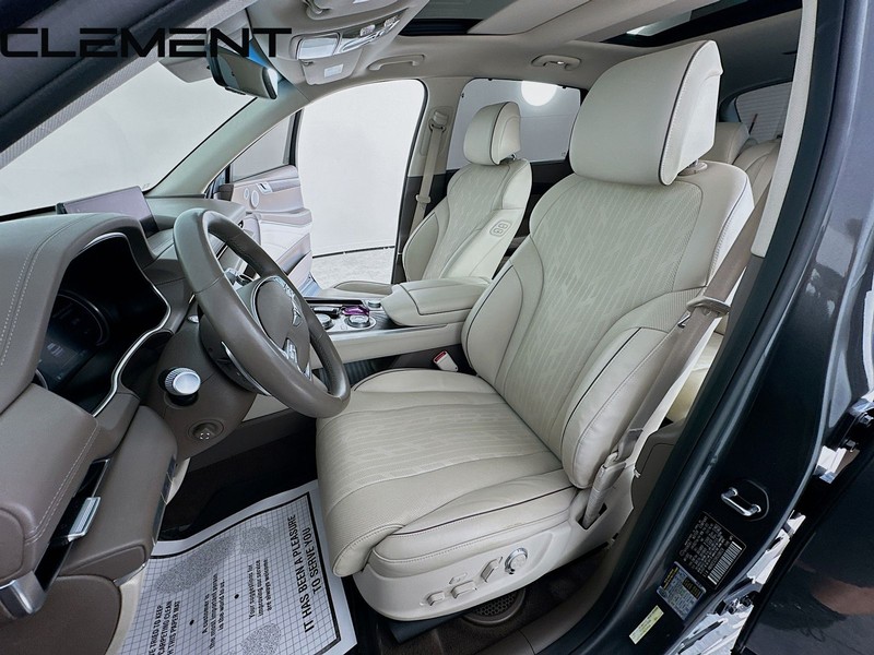 Genesis GV80 Vehicle Full-screen Gallery Image 32