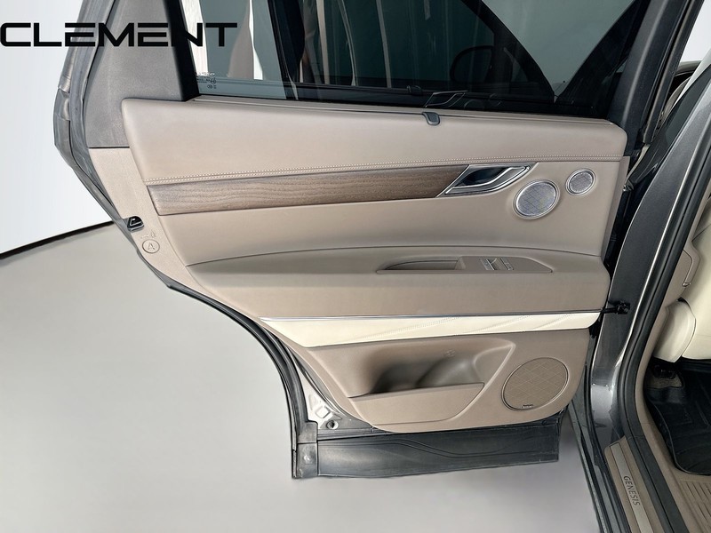 Genesis GV80 Vehicle Full-screen Gallery Image 33