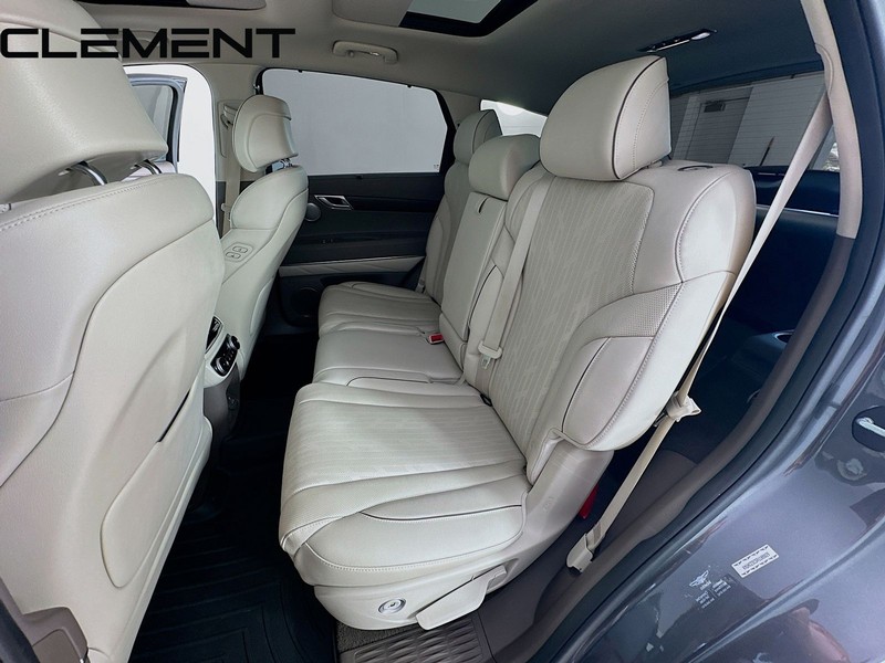 Genesis GV80 Vehicle Full-screen Gallery Image 34
