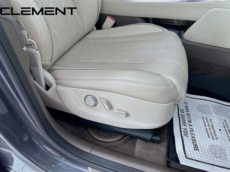 Genesis GV80 Vehicle Full-screen Gallery Image 36