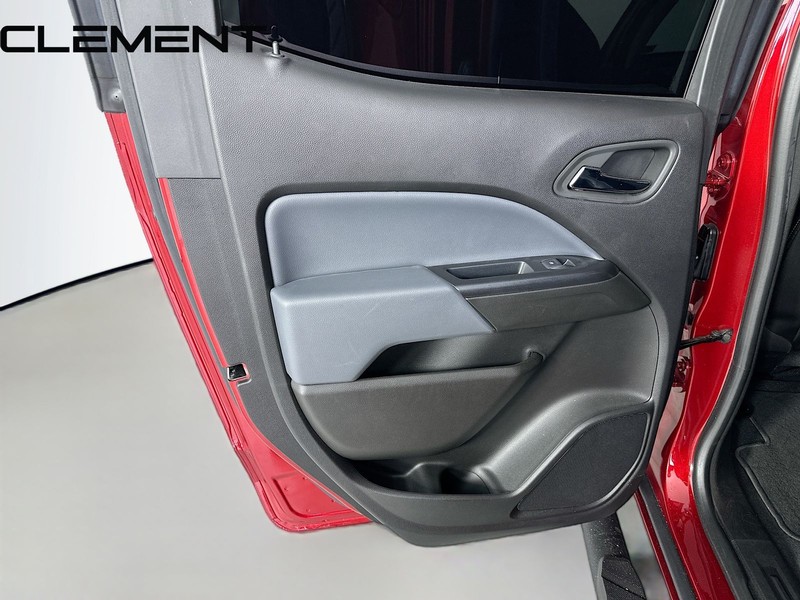 Chevrolet Colorado Vehicle Full-screen Gallery Image 30