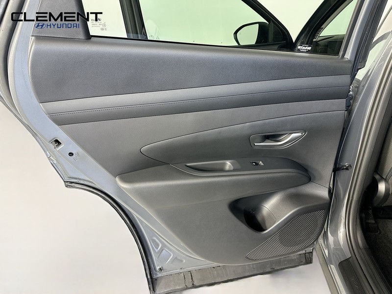 Hyundai Tucson Vehicle Full-screen Gallery Image 26