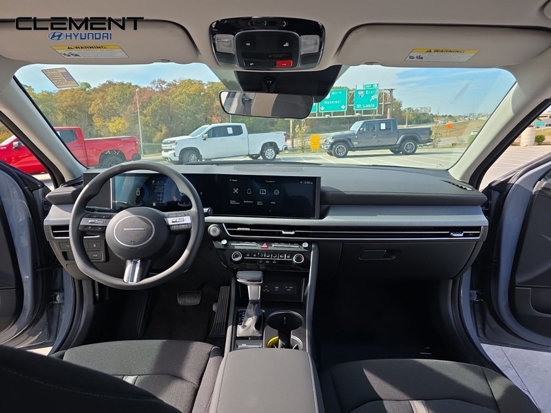Hyundai Sonata Vehicle Full-screen Gallery Image 11