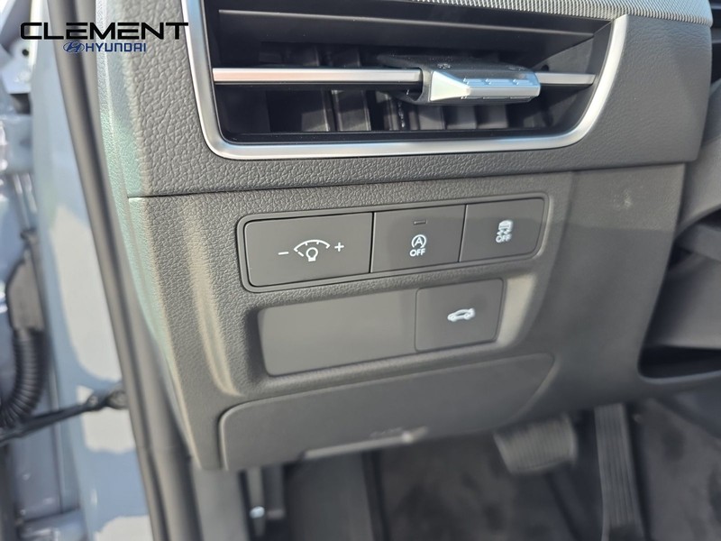 Hyundai Sonata Vehicle Full-screen Gallery Image 12