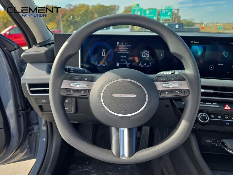 Hyundai Sonata Vehicle Full-screen Gallery Image 13