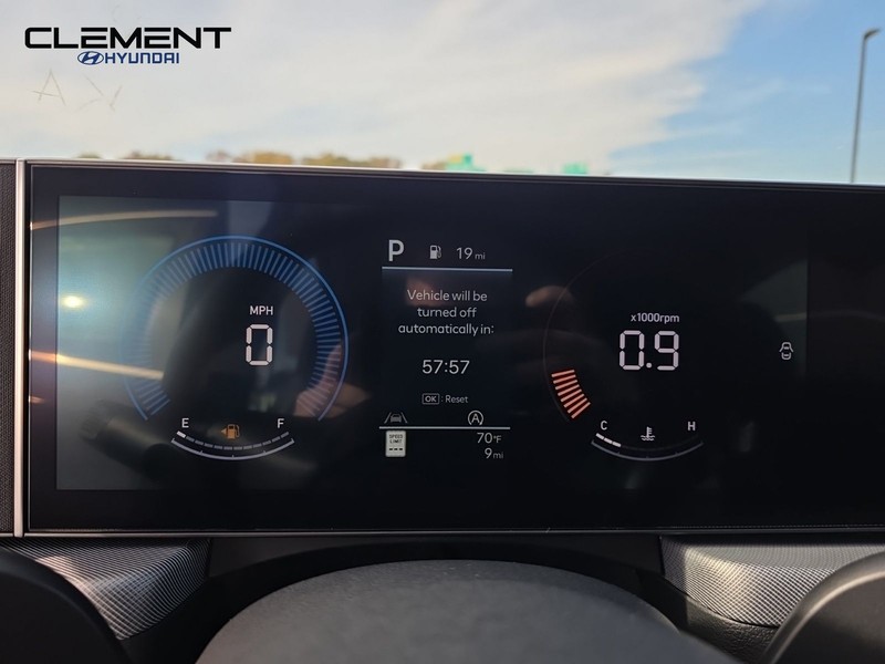 Hyundai Sonata Vehicle Full-screen Gallery Image 16
