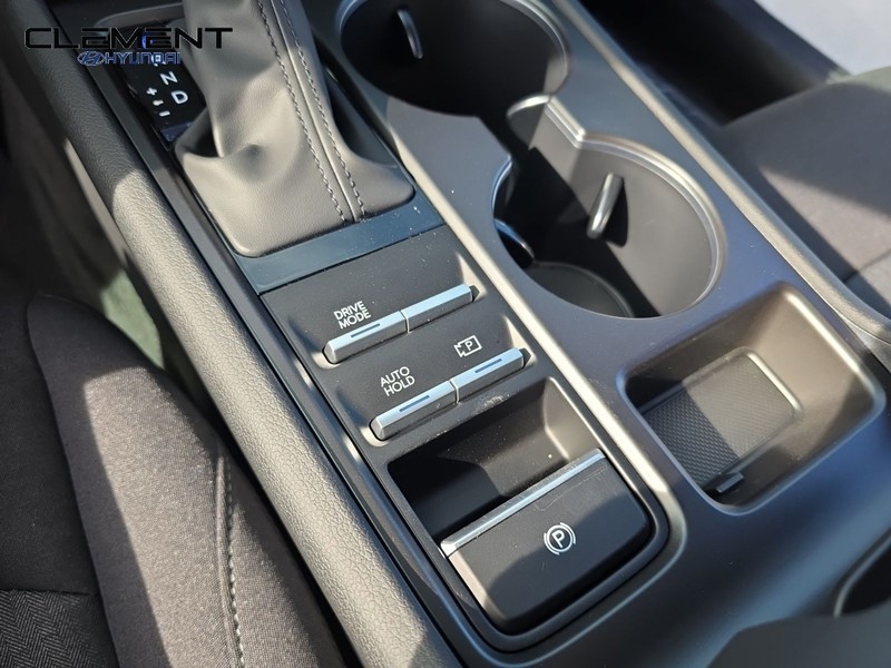 Hyundai Sonata Vehicle Full-screen Gallery Image 21
