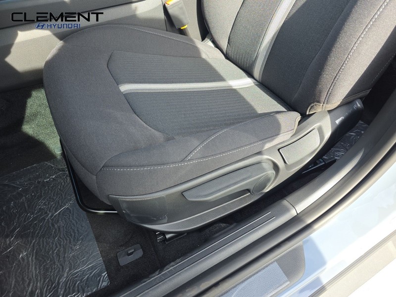 Hyundai Sonata Vehicle Full-screen Gallery Image 25