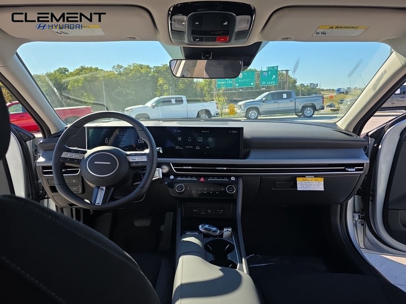 Hyundai Sonata Vehicle Full-screen Gallery Image 11