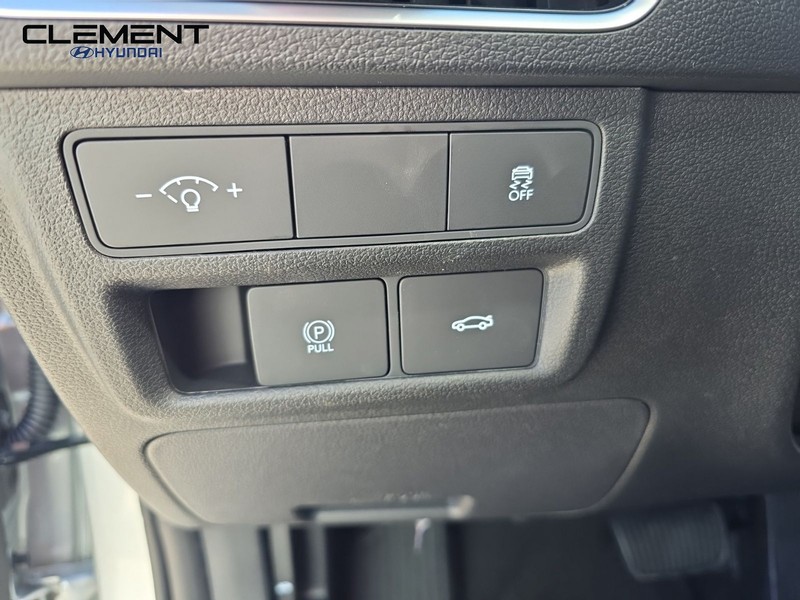 Hyundai Sonata Vehicle Full-screen Gallery Image 12