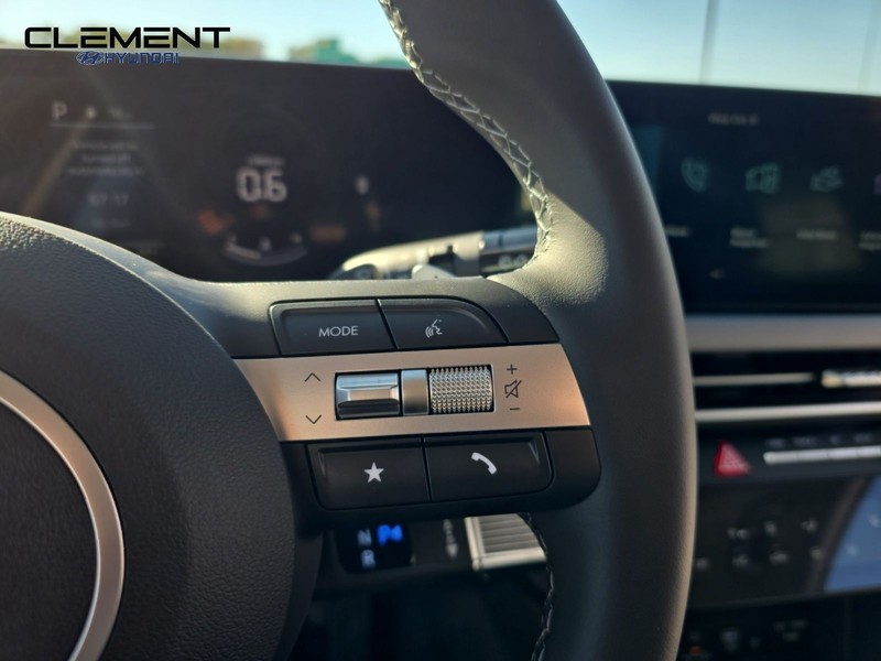 Hyundai Sonata Vehicle Full-screen Gallery Image 15