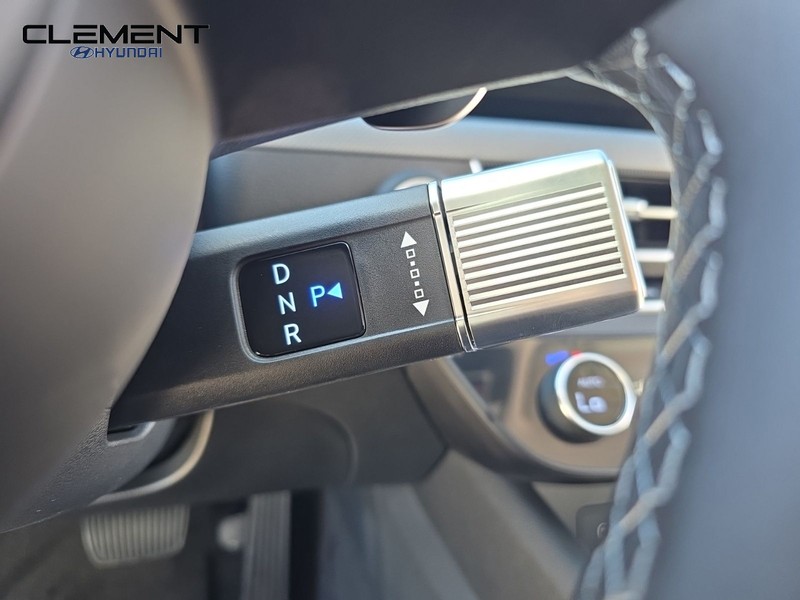 Hyundai Sonata Vehicle Full-screen Gallery Image 16