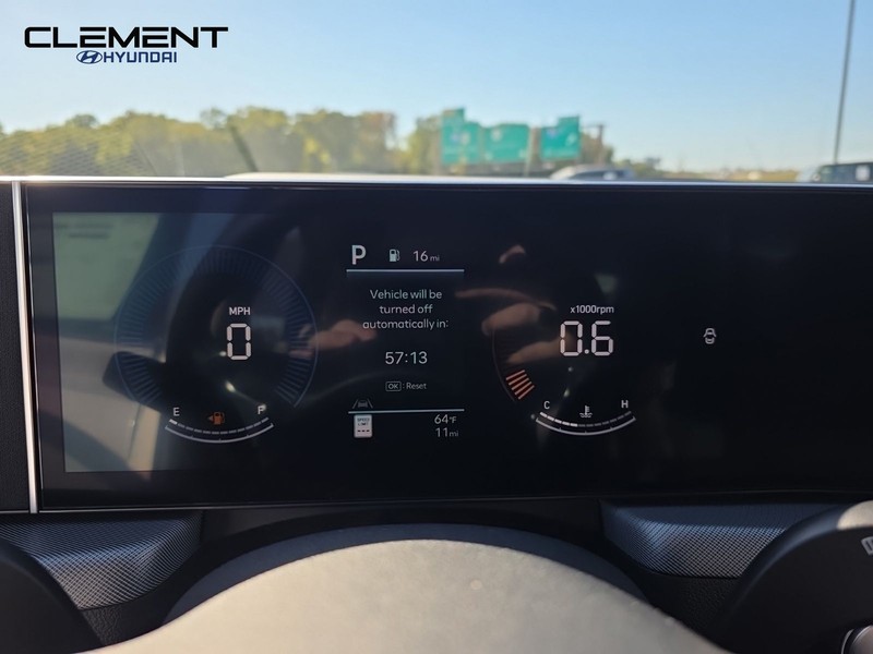 Hyundai Sonata Vehicle Full-screen Gallery Image 17