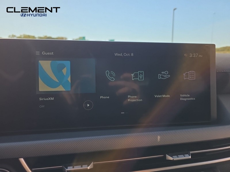 Hyundai Sonata Vehicle Full-screen Gallery Image 18