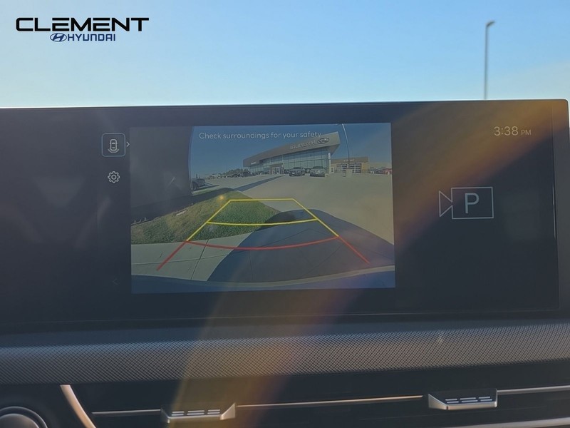 Hyundai Sonata Vehicle Full-screen Gallery Image 20