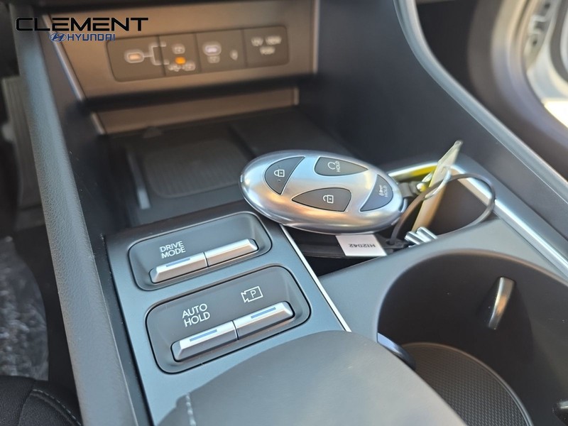 Hyundai Sonata Vehicle Full-screen Gallery Image 22