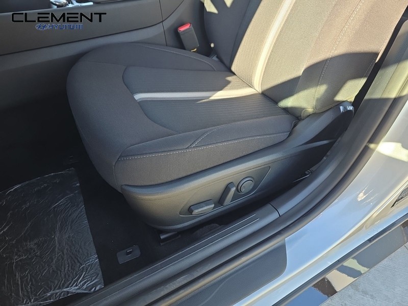 Hyundai Sonata Vehicle Full-screen Gallery Image 25