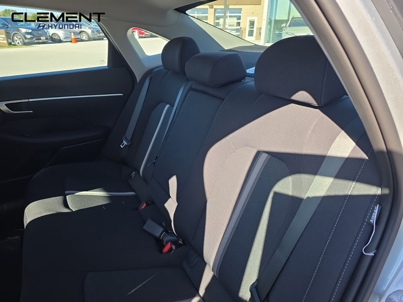 Hyundai Sonata Vehicle Full-screen Gallery Image 29