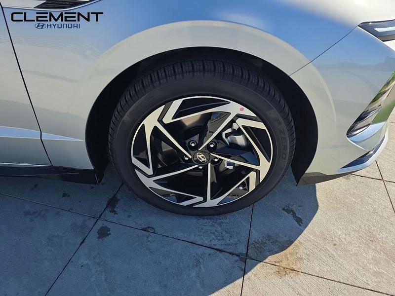 Hyundai Sonata Vehicle Full-screen Gallery Image 33